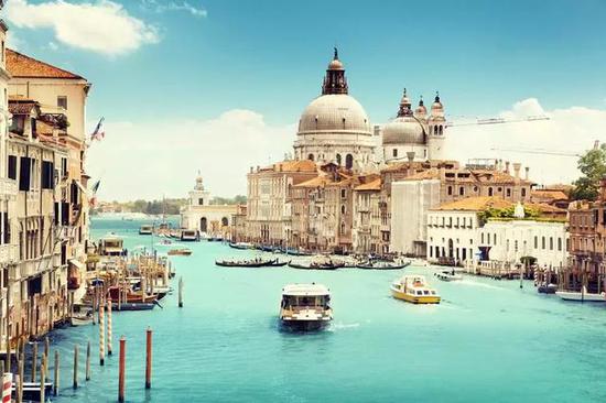 除了法国，意大利也是浪漫的代名词。想令爱情快速升温？来威尼斯准没错。