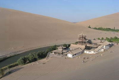 鸣沙山，月牙泉风景图