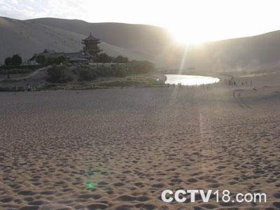 鸣沙山，月牙泉风景图