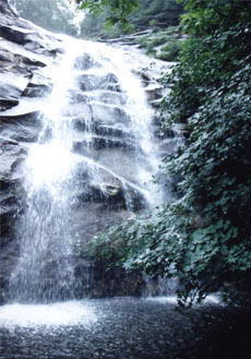 甘肃天水石门山风景图