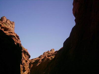 天山神秘大峡谷风景图