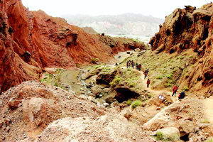 天山神秘大峡谷风景图