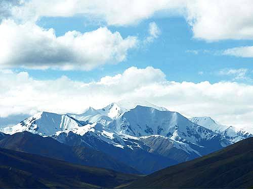 阿尼玛卿雪山风景图