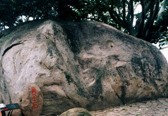 东山风动石景区