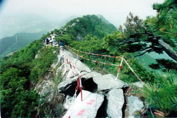 薄刀峰风景图